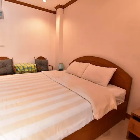 Hotel Thip'S House